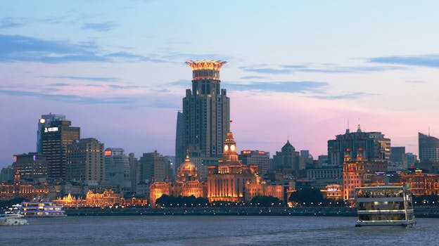 Stroll Along the Bund from The Peninsula Shanghai, China’s Glamorous Urban Landmark